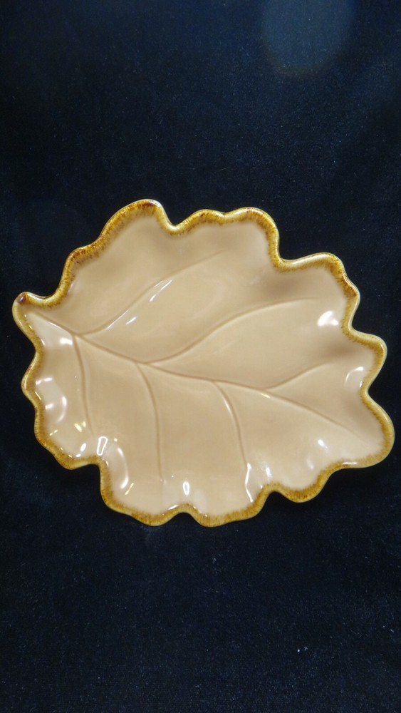 Cindy Crawford Leaf Dish Tray