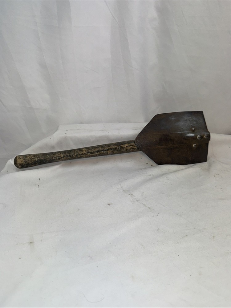 ORIGINAL WWII US ARMY M1943 COMBAT FIELD FOLDING SHOVEL-DATED 1945