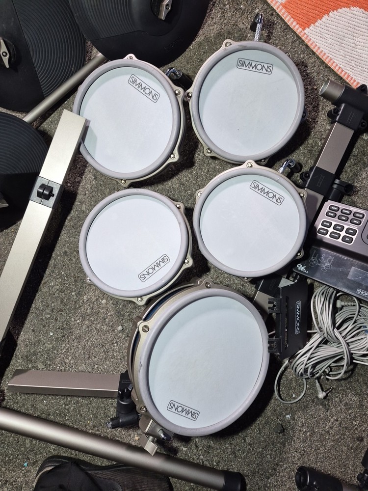 Simmons Titan 70 Electronic Drum Kit With Mesh Pads & Bluetooth