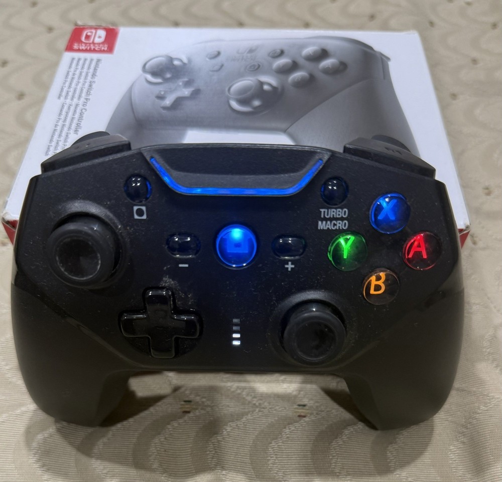 Nintendo Switch Pro Controller - Black