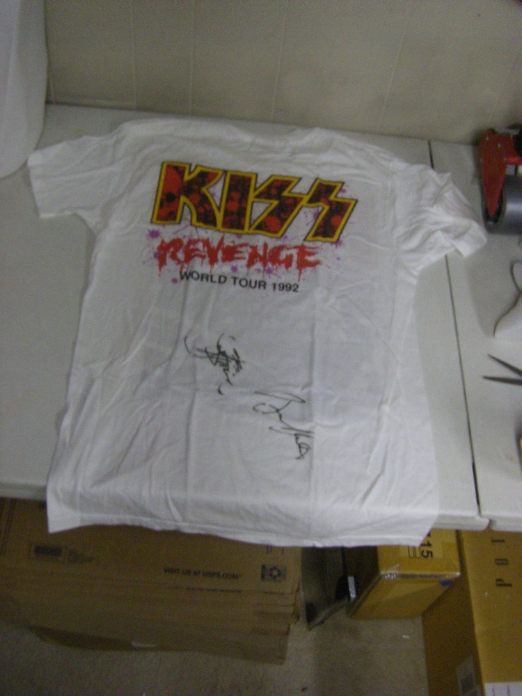 KISS 1992 AUTOGRAPHED CONCERT SHIRT. NEW XL