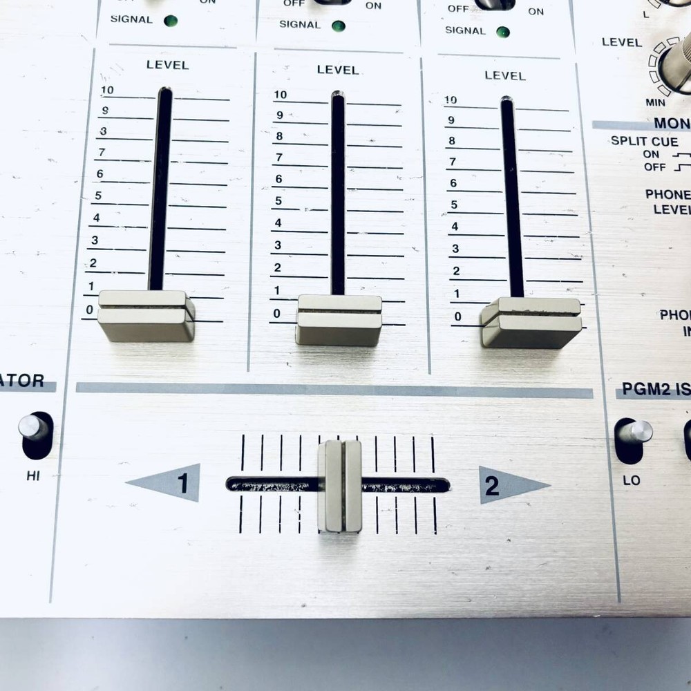 Vestax PCV-275 DJ Mixer Professional Mixing Controller working