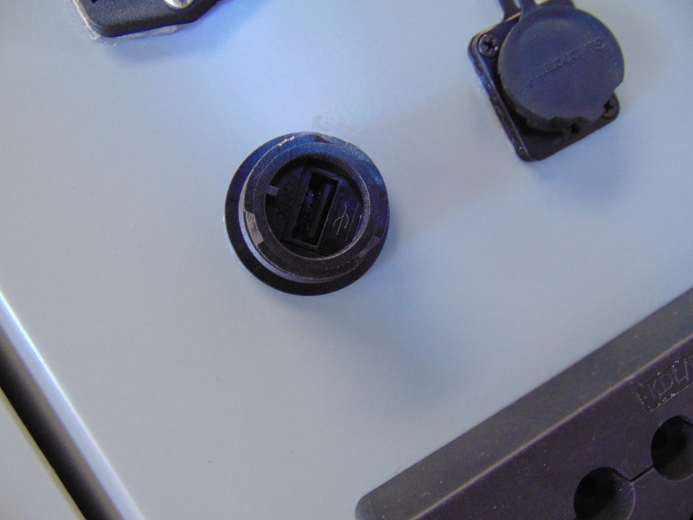 KEYENCE CV-322F / CA-DC40E / CA-U4 VISION SYSTEM CONTROLL IN HOFFMAN BOX
