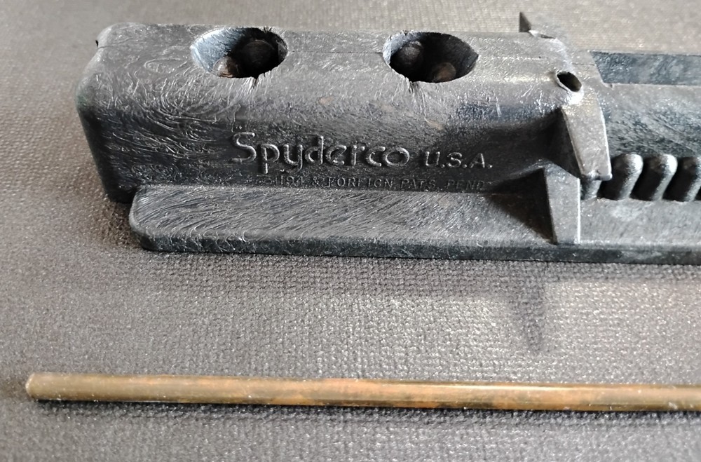 Spyderco Tri-Angle Sharpmaker Kit - Sharpening System Ceramic Stones Model 203F