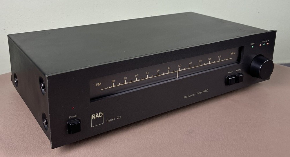 NAD 4020 STEREO TUNER