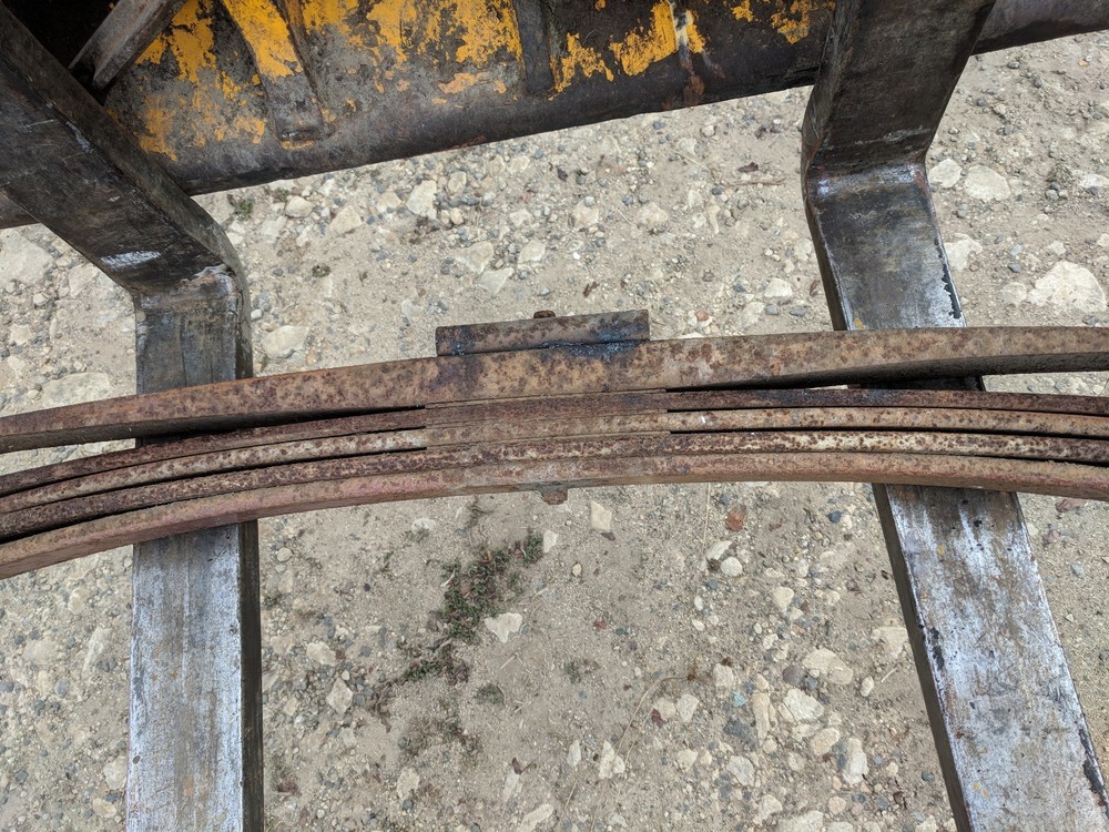 5 LEAF REAR SPRING REMOVED FROM 10 TONNER FORD 75-E