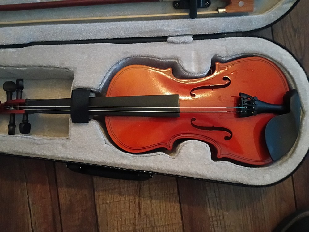 1/4 Size Student Violin Outfit – Includes Case and Bow – Great for Beginners