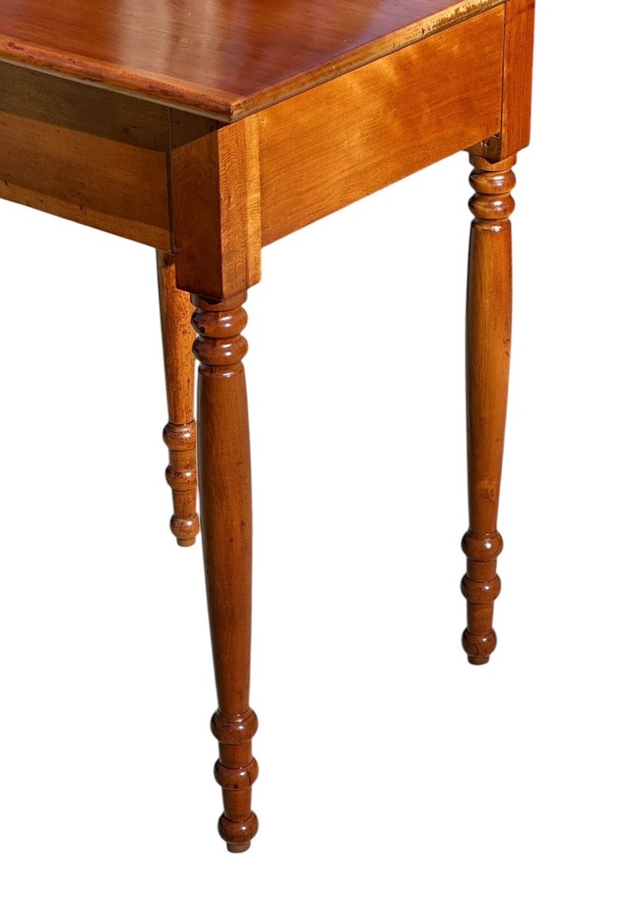 ANTIQUE NEW ENGLAND SHERATON TIGER MAPLE & CHERRY SINGLE DRAWER WORK TABLE