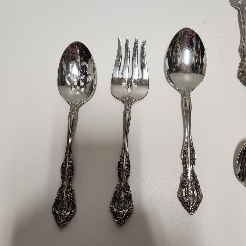 28 PC ONEIDA HEIRLOOM STAINLESS STEEL FLATWARE SILVERWARE & SERVING SET BH