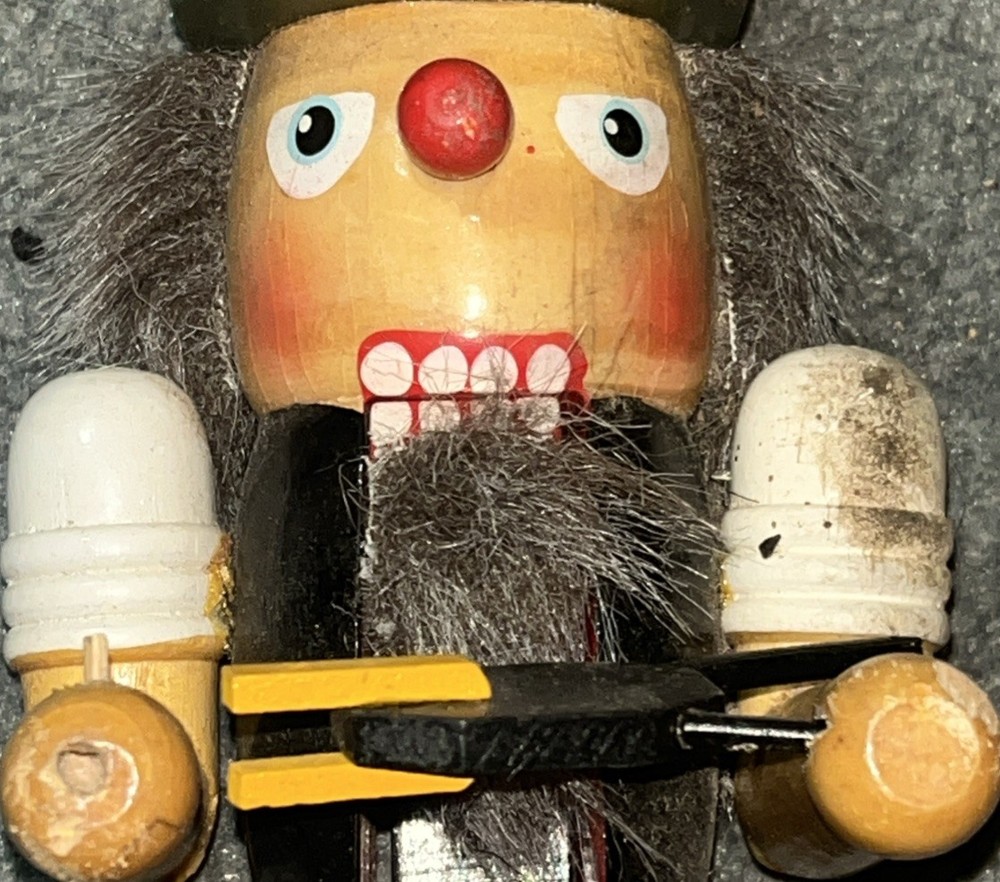 VINTAGE BLACKSMITH NUTCRACKER MISSING GLASSES AND HAMMER CUTE FELLA!!
