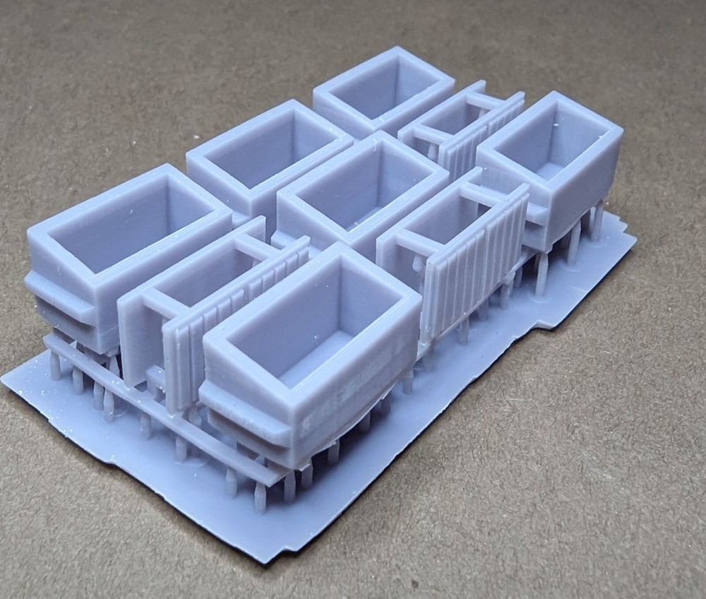 6 N Scale Dumpster and Lids N1027