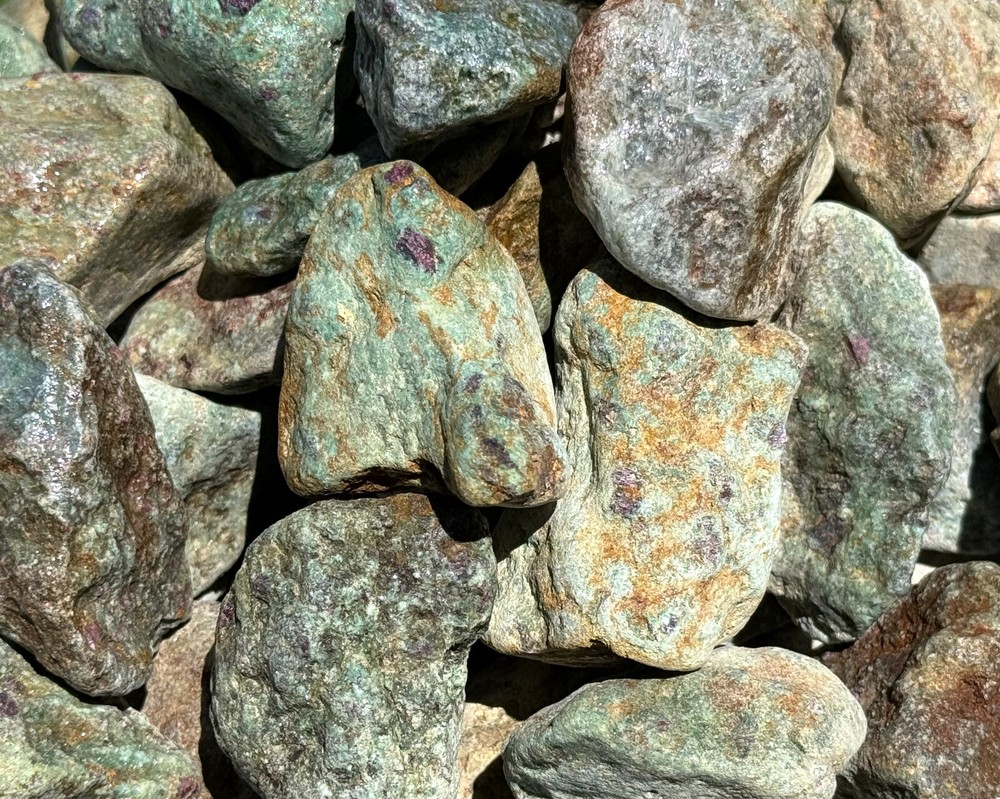 1/2 lb CLEARANCE Bulk Lot Natural Rough Ruby Zoisite (Raw Ruby Zoisite, 8 oz)