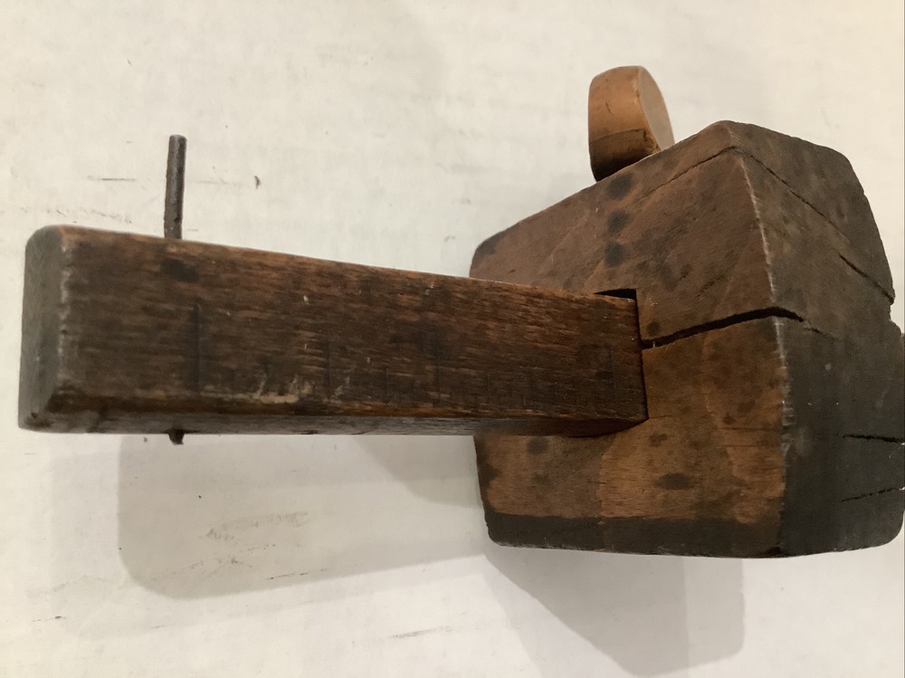 VINTAGE WOODEN TOOL MARKING LINES