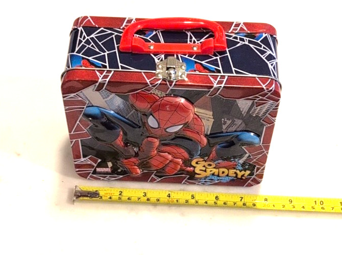 MARVEL SPIDER MAN GO SPIDEY! TIN METAL LUNCHBOX 2013 - EMPTY
