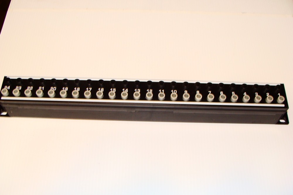 Behringer Ultrapatch PX1000 Multi-functional 48-Point Patchbay Rack