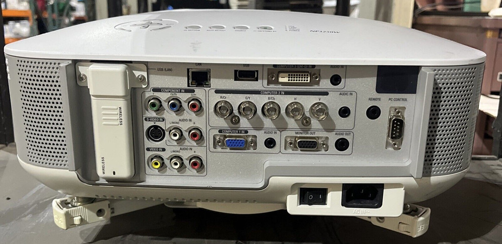 NEC NP3250W LCD PROJECTOR W REMOTE