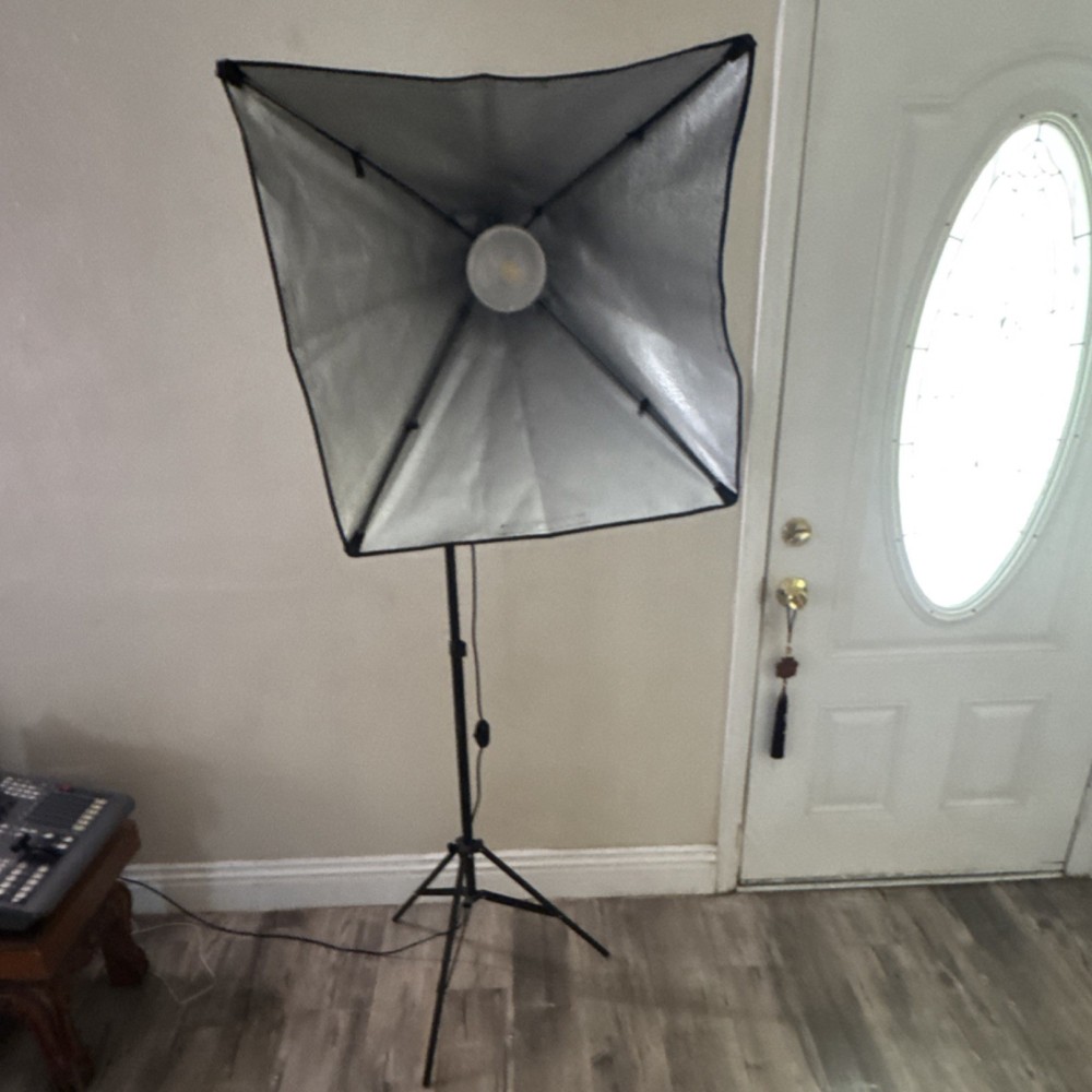 Neewer LED Softbox Portable AC-Powered Studio Lighting Kit Black