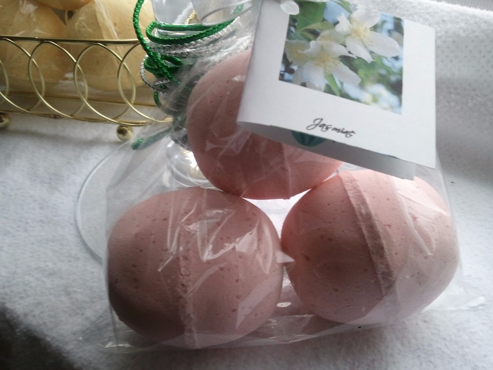 25 Sampler pack bath bombs 2.25 oz each, ultra-moisturizing, random fragrances