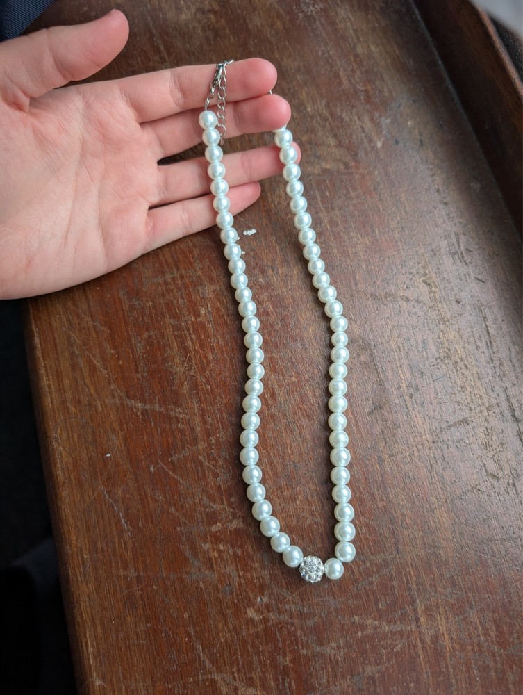 Pearl necklace and bracelet set