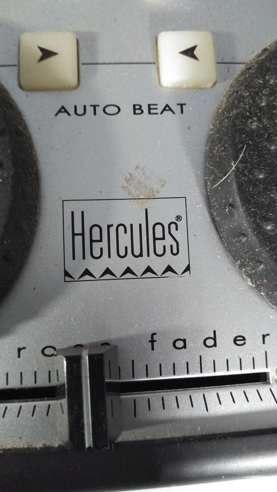HERCULES DJ CONTROL MP3 (PLEASE READ DESCRIPTION - NO RETURNS WHATSOEVER)