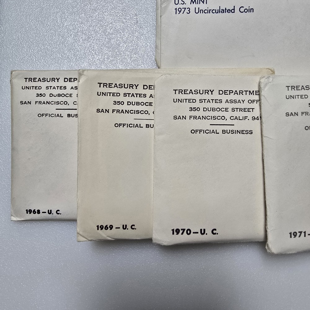 US Mint Sets 1968 - 1981 14 Uncirculated P & D Sets Includes 3 Silver Halves OGP