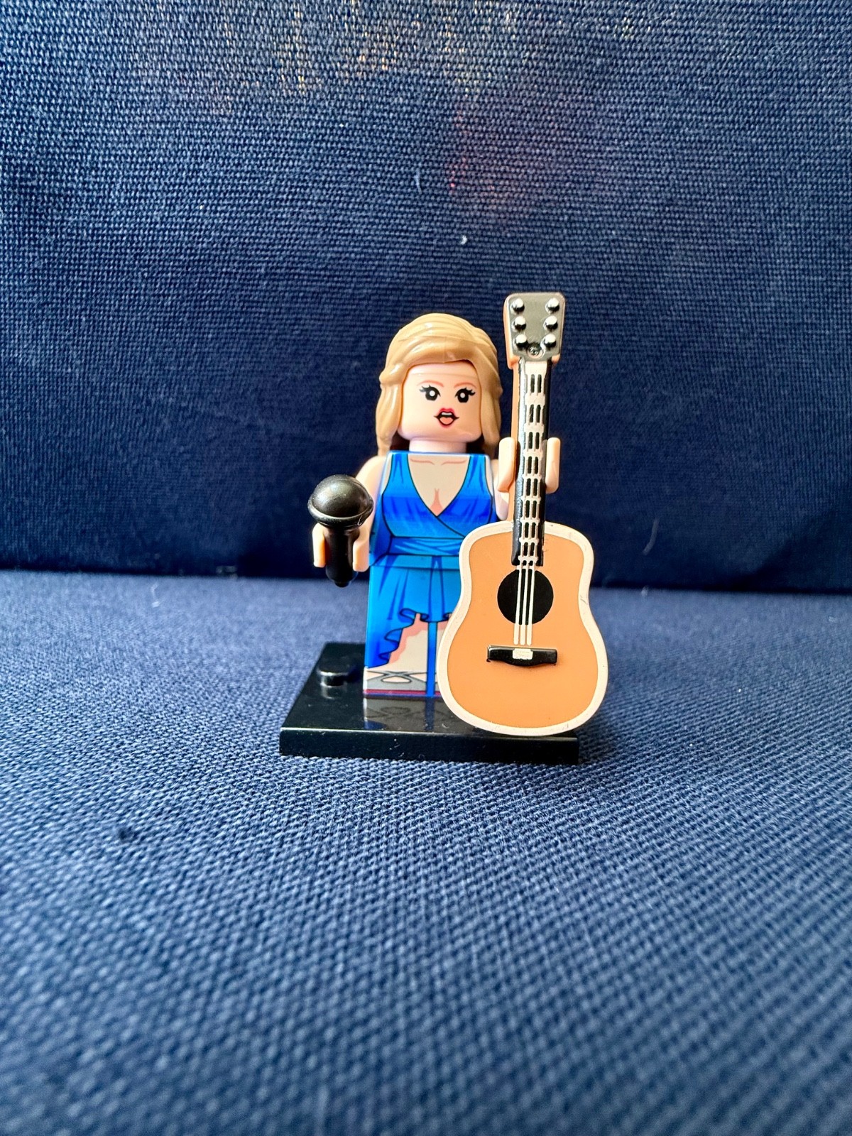 Taylor Swift Eras tour mini figures set of 8 brand New w/ guitars microphones