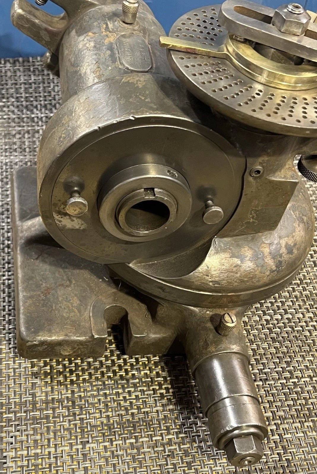 Van Norman Hand or Gear Drive Horizontal Swivel Dividing Head