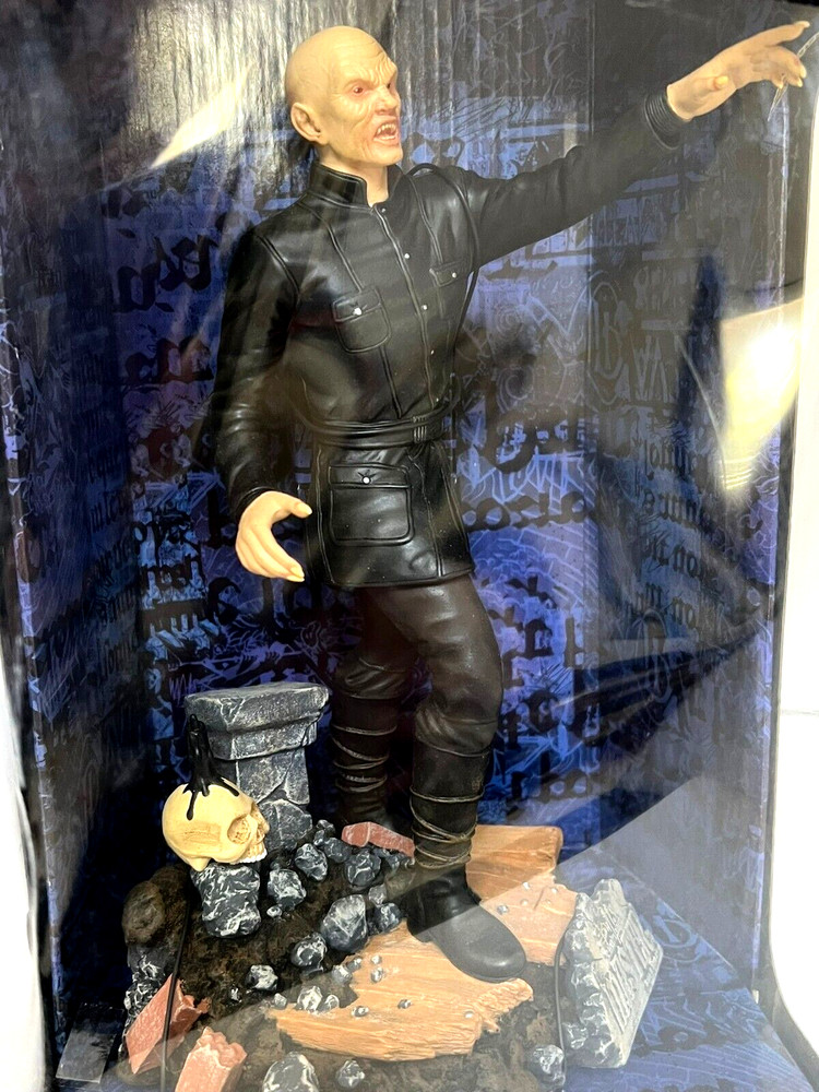 Buffy Vampire Slayer ~ Varner Studios 1999 ~ MASTER ~ 9" Figure w/ Base Unopened