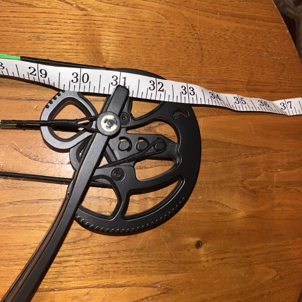 Barnett Archery Black Vortex Compound Bow w/ 3 Pin Sight Read