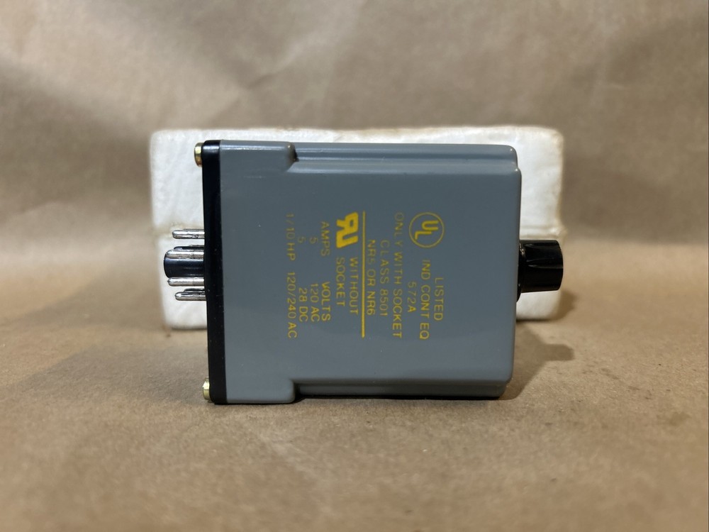 Square D Company JCK-17 Solid State Timing Relay NIB