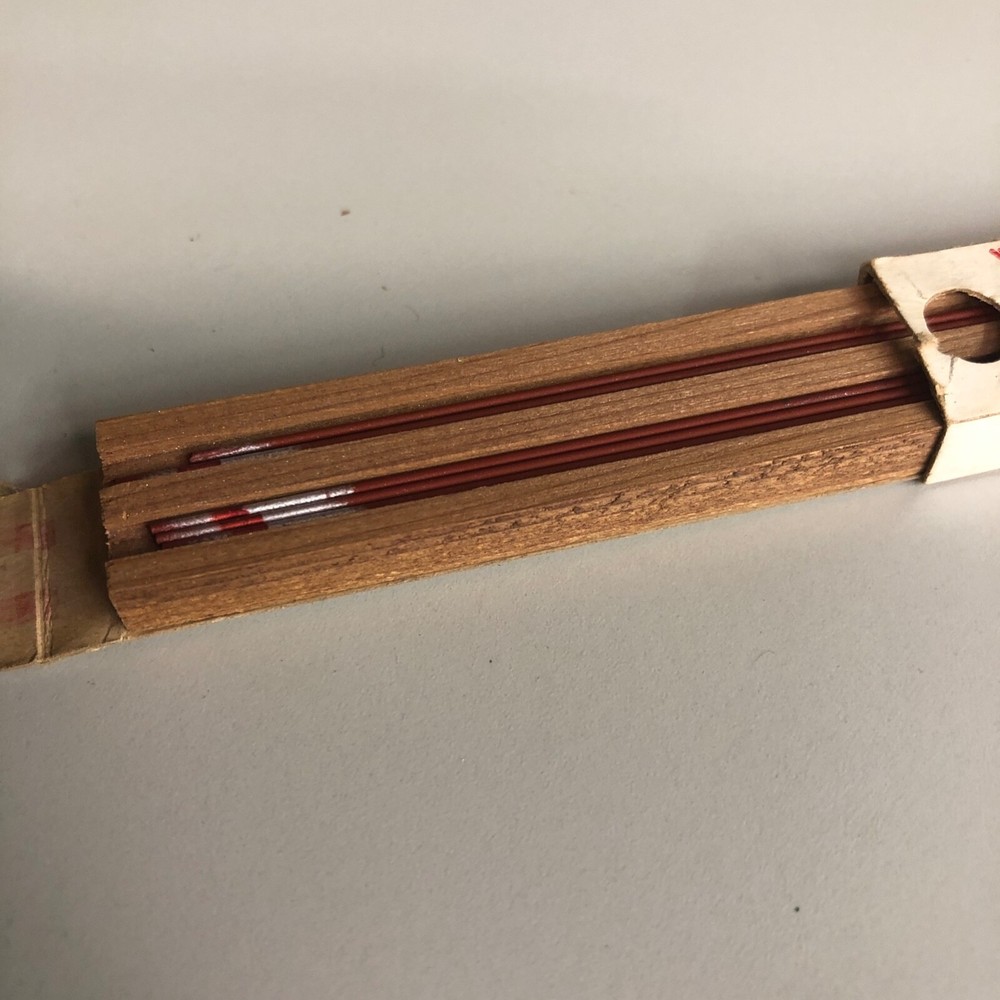 4-Mikado Semaphore extra thin .036 red lead (2730)