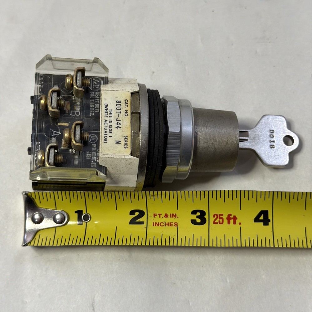 Allen Bradley 800T-J44 Keyed Selector Switch