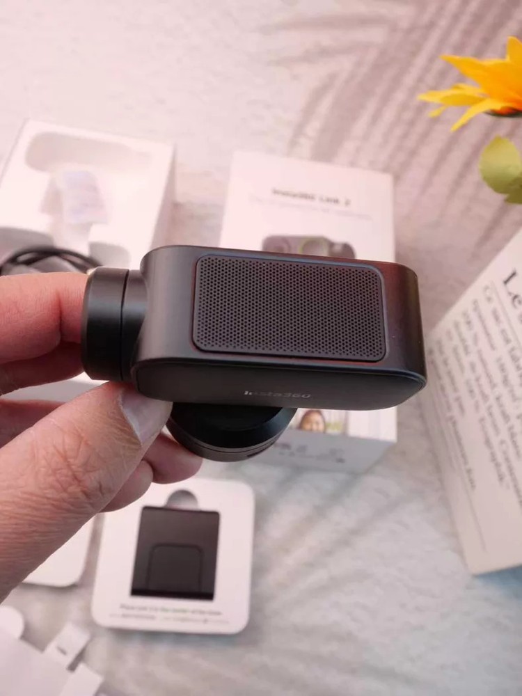 Insta360 Link 2 - 4K AI PTZ Webcam for Streaming, Gaming & Conferencing