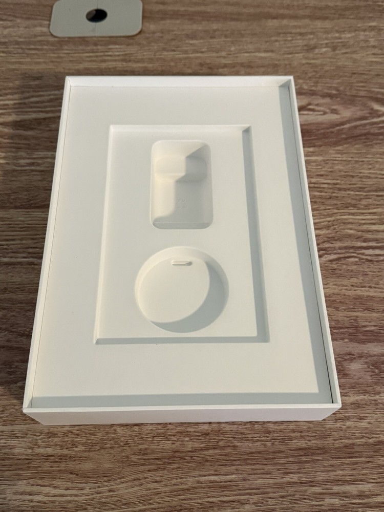 iPad 9th Generation Wi-Fi 64GB Space Gray (EMPTY BOX ONLY)