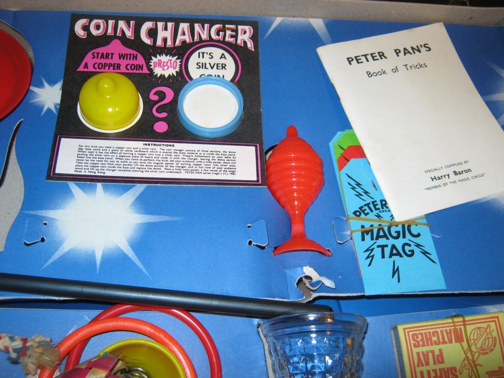 Vintage DE LUXE MAGIC Set by PETER PAN - OLD