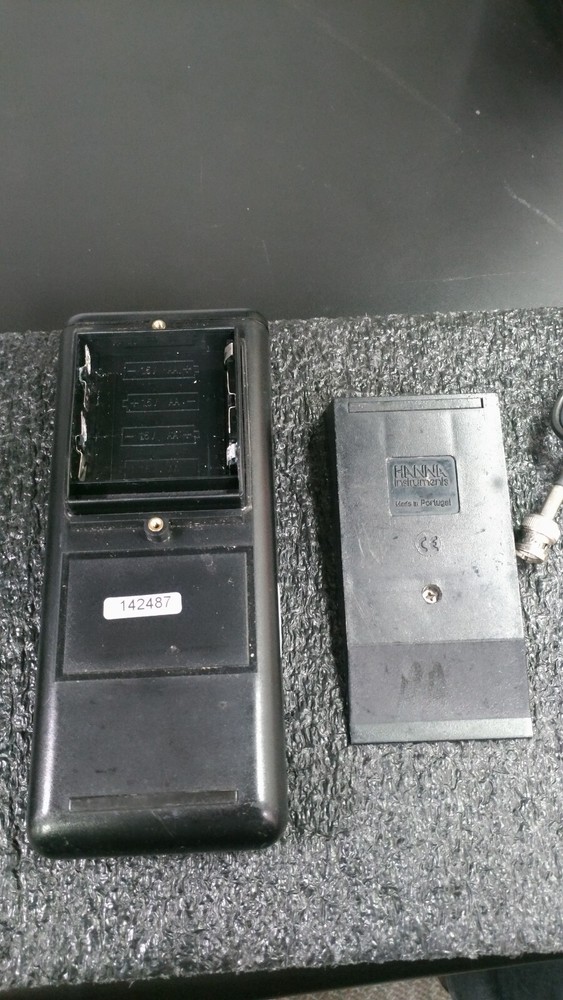 HANNA Instruments HI 9023 Microcomputer pH Meter with Probes