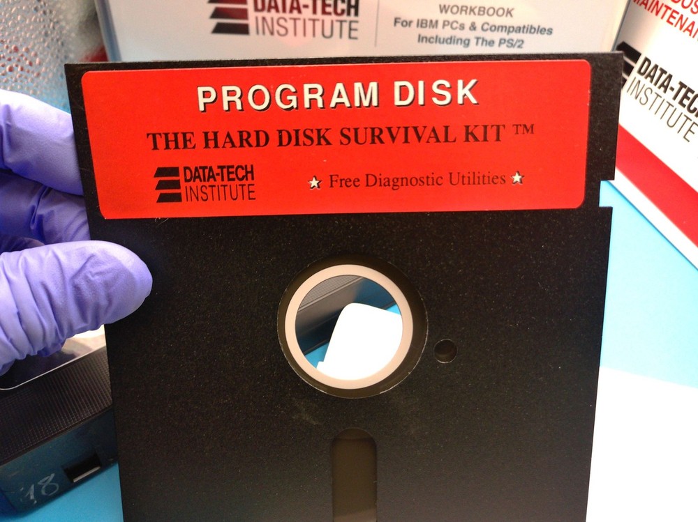 Data-Tech Institute The Hard Disk Survival Kit Workbook VHS Program Disk 1990