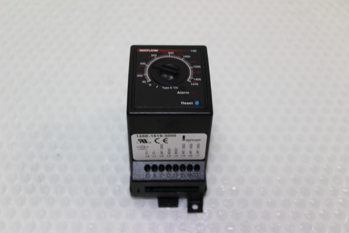 3777  Watlow 146E-1619-3000 Temperature Controller