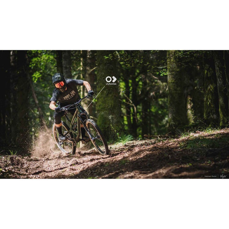 Zoom Instamic Pro Plus C Stereo/Mono 32-bit Float Recorder - IP67 Bundle