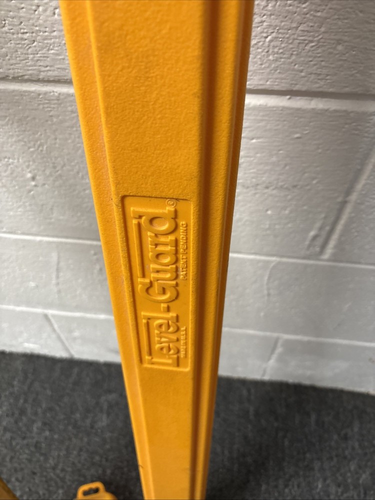 JOHNSON LEVEL & TOOL NO.748 4ft LEVEL WITH CASE