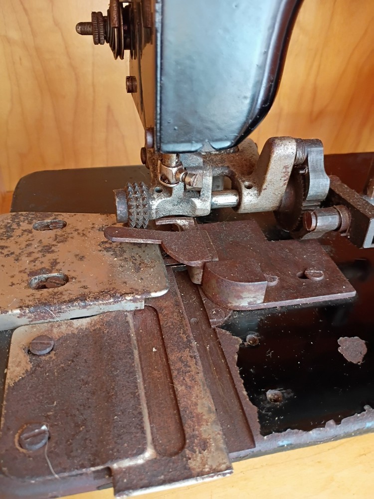 Singer 32-48 Industrial Sewing Machine