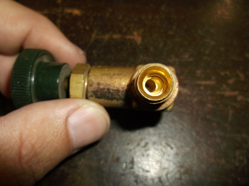 NUPRO 4J BRASS NEEDLE VALVE 1/4" (BIN110)