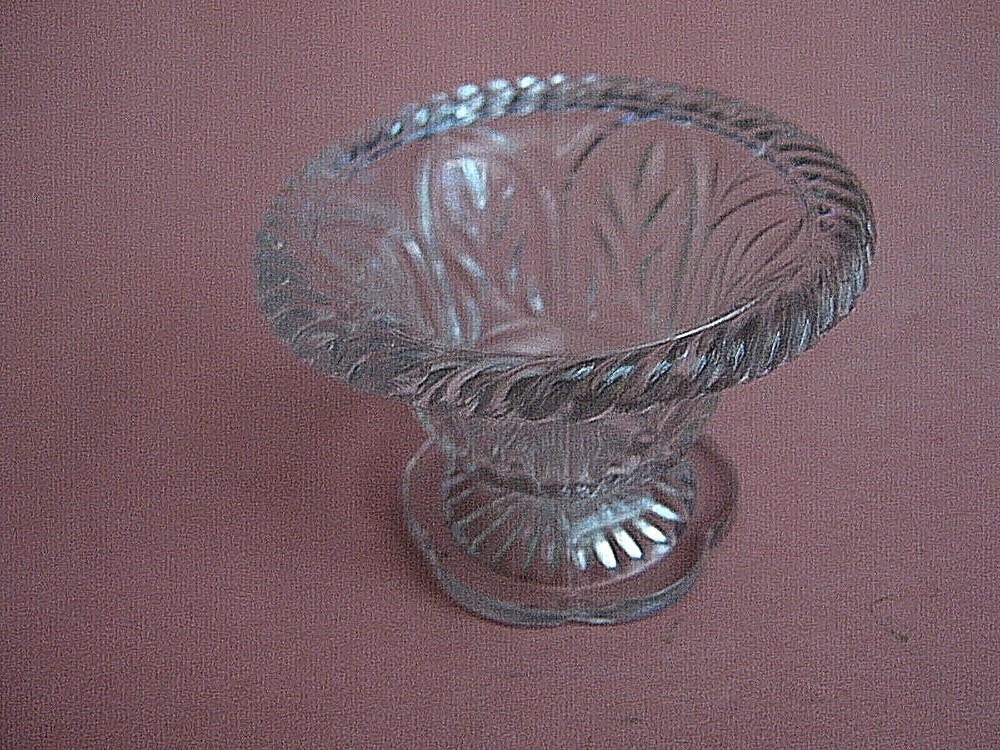 ARCHED LEAF PATTERN GLASS PEDESTAL MASTER OPEN SALT CELLAR, c1870's