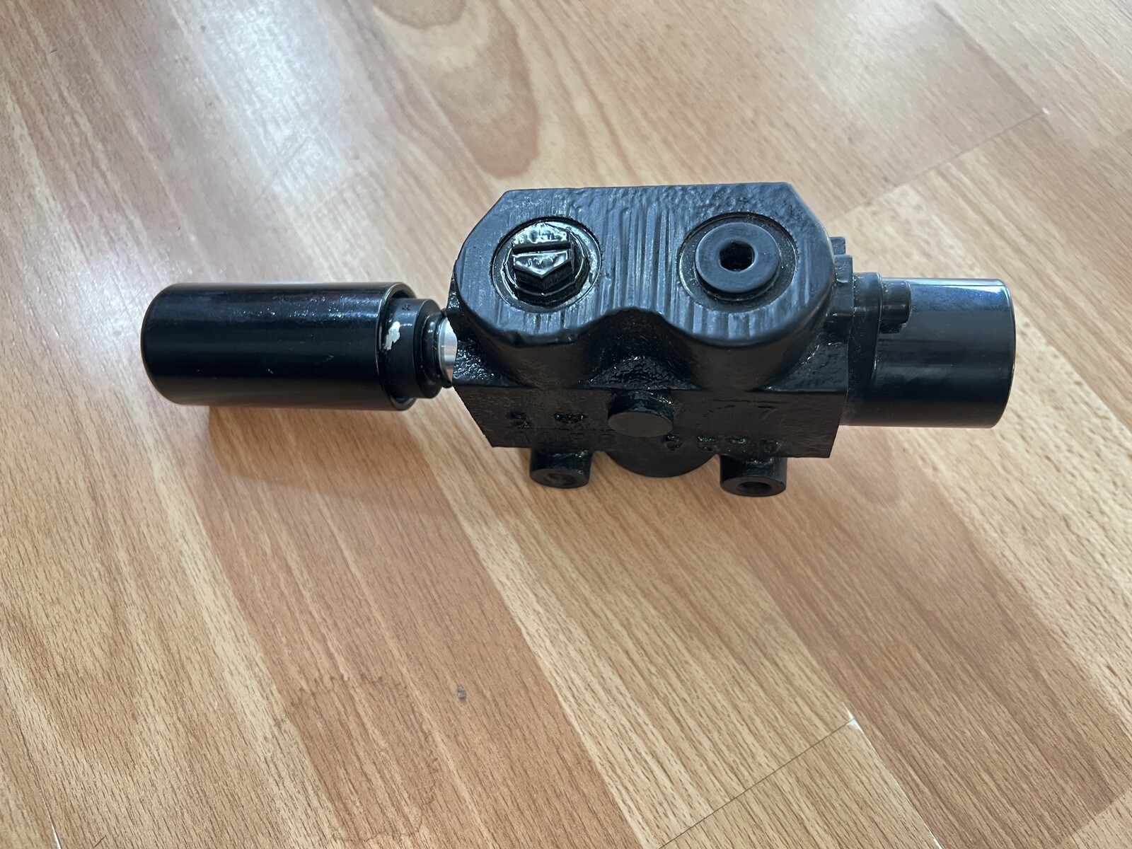 New Prince SS-2A1D Selector Valve, 3 Ways, 2 Positions, 2500 psi, 20 gpm, 1/2"