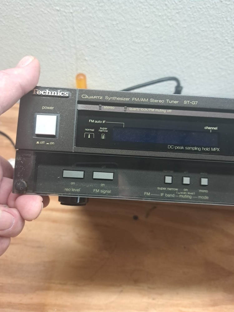 Technics ST-G7 QUARTZ SYNTHESIZER AM/FM STEREO TUNER