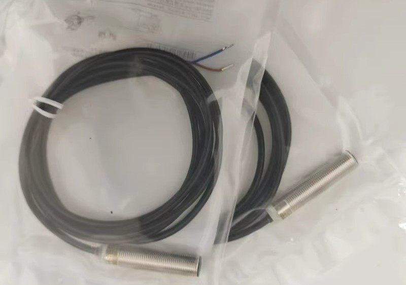 1PCS NEW FIT FOR XS112BLDAL2C Proximity switch sensor