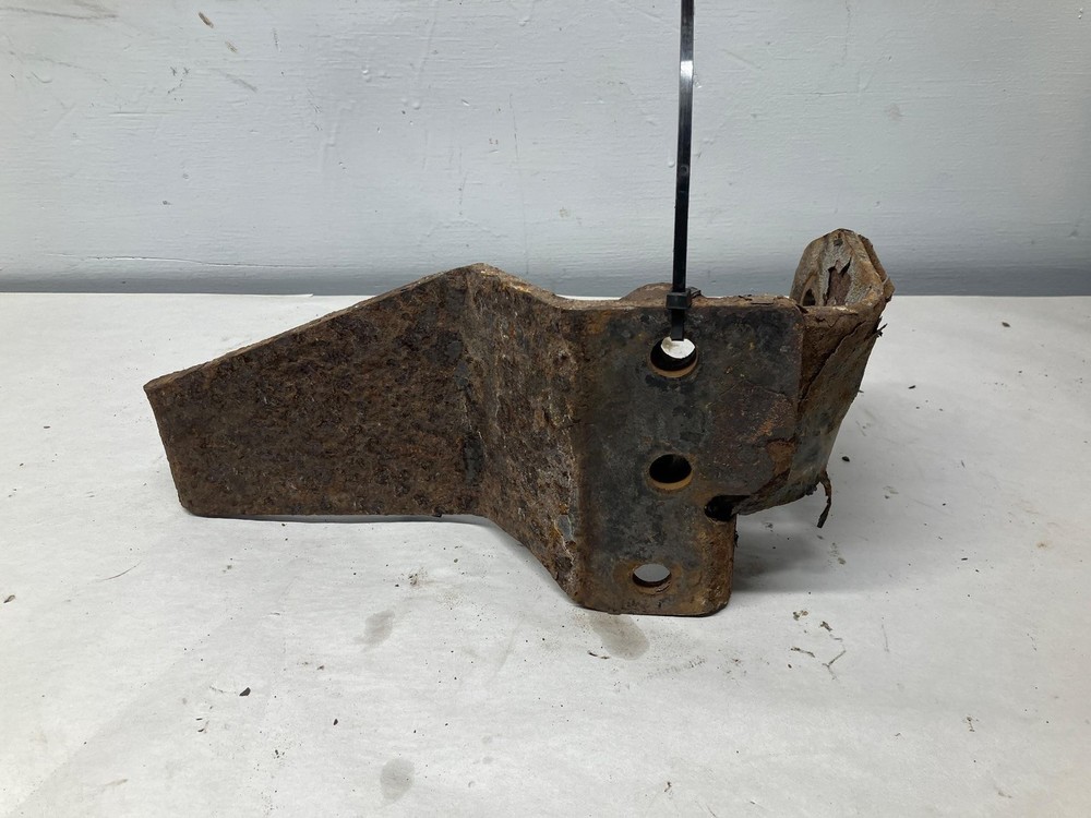 Sterling ACTERRA Left/Driver Bumper Bracket - Used