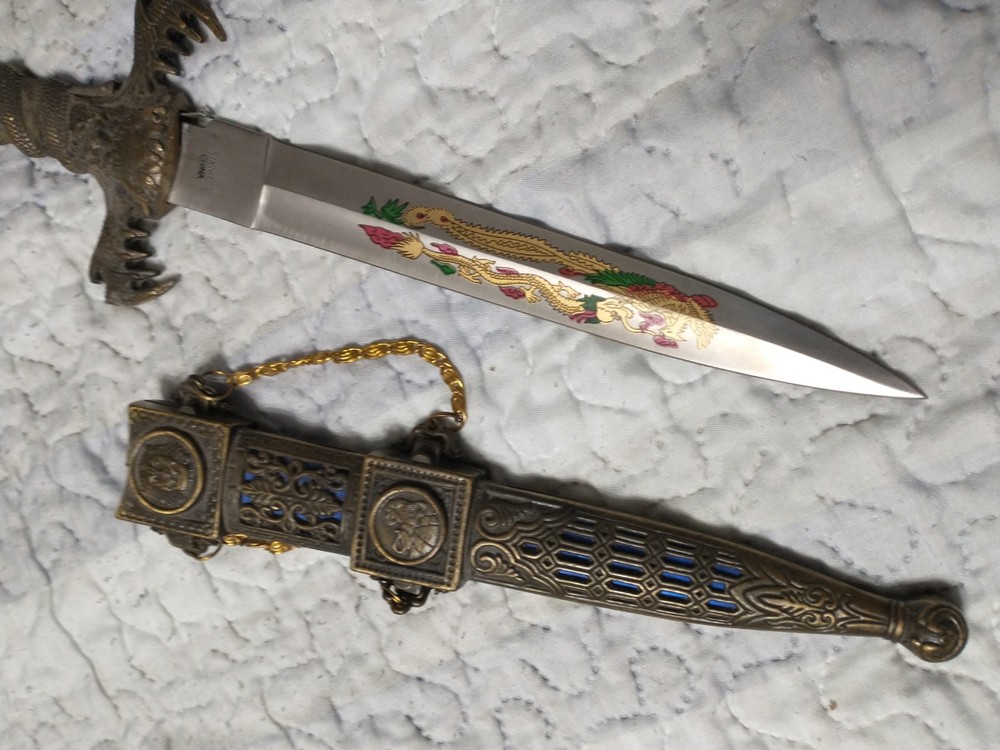 Dagger With Silver And Blue Case 8 In With Locking Case.