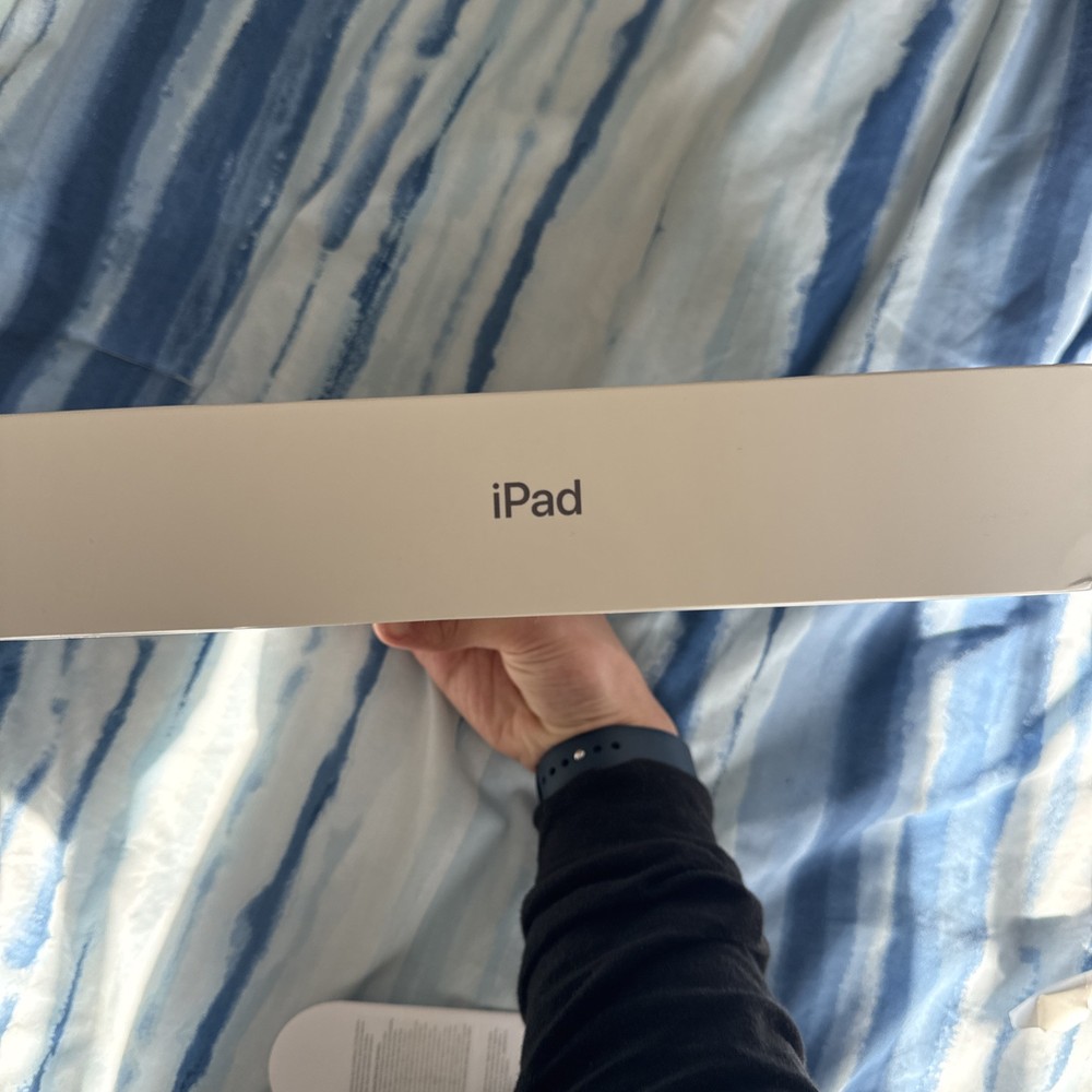 iPad 9th Generation Wi-Fi 64GB Space Gray (EMPTY BOX ONLY)