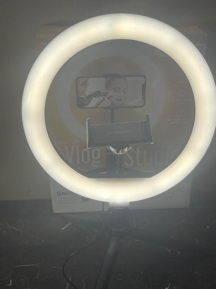 Merkury Innovations VLOG Studio Light 10 /Bluetooth Enabled